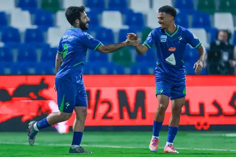 الدوري السعودي.. الفتح يضرب الشباب بثلاثية (فيديو)